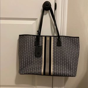 Tory Burch Gemini link Tote - very good condition!